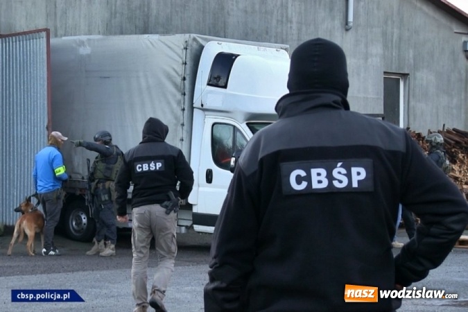 Zdjęcie w galerii na portalu naszwodzislaw.com: Rozbito gang okradający tiry. Działał metodą na plandekę! FOTO i WIDEO wiadomości z regionu