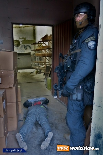 Zdjęcie w galerii na portalu naszwodzislaw.com: Rozbito gang okradający tiry. Działał metodą na plandekę! FOTO i WIDEO wiadomości z regionu