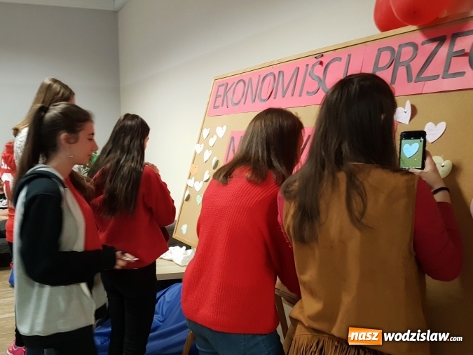 Zdjęcie w galerii na portalu naszwodzislaw.com: Wodzisławscy Ekonomiści przeciw nienawiści wiadomości z regionu