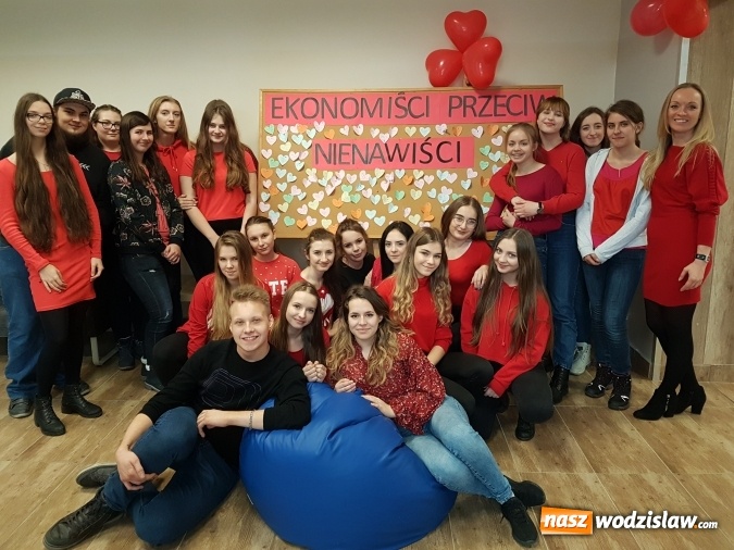 Zdjęcie w galerii na portalu naszwodzislaw.com: Wodzisławscy Ekonomiści przeciw nienawiści wiadomości z regionu