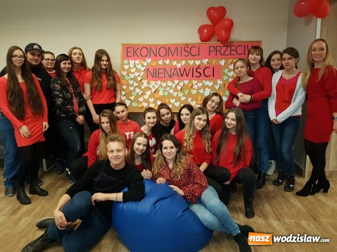 Zdjęcie w galerii na portalu naszwodzislaw.com: Wodzisławscy Ekonomiści przeciw nienawiści wiadomości z regionu