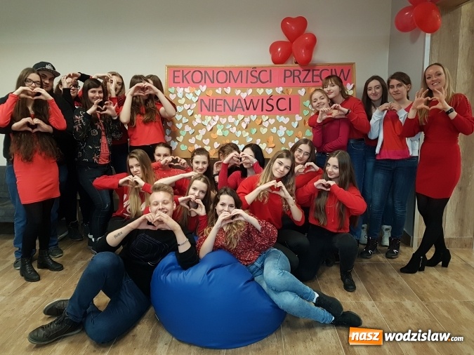 Zdjęcie w galerii na portalu naszwodzislaw.com: Wodzisławscy Ekonomiści przeciw nienawiści wiadomości z regionu