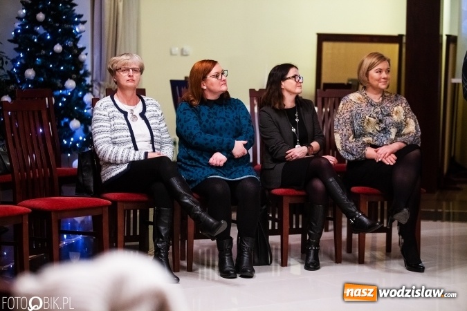 Zdjęcie w galerii na portalu naszwodzislaw.com: #Sprawa Polek. Regionalne spotkanie kobiet w Rzuchowie wiadomości z regionu