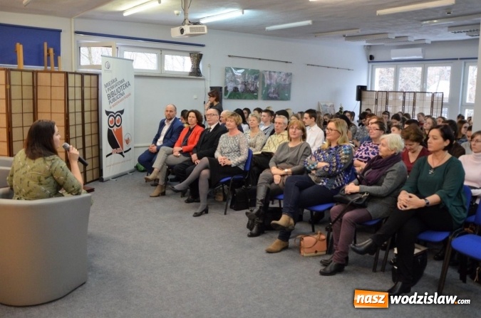 Zdjęcie w galerii na portalu naszwodzislaw.com: Spotkanie autorskie z Sylwią Winnik za nami wiadomości z regionu