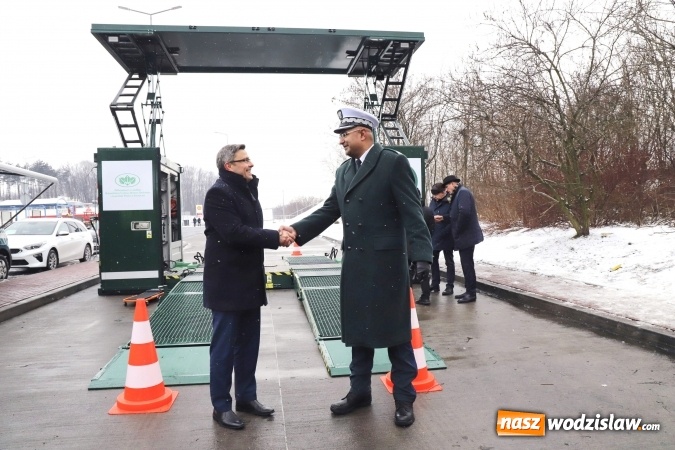 Zdjęcie w galerii na portalu naszwodzislaw.com: Na śląskich drogach pojawił się zielony TRANSFORMERS wiadomości z regionu