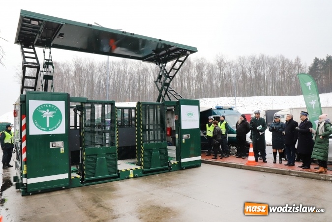 Zdjęcie w galerii na portalu naszwodzislaw.com: Na śląskich drogach pojawił się zielony TRANSFORMERS wiadomości z regionu