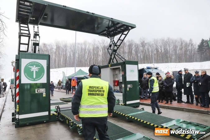 Zdjęcie w galerii na portalu naszwodzislaw.com: Na śląskich drogach pojawił się zielony TRANSFORMERS wiadomości z regionu