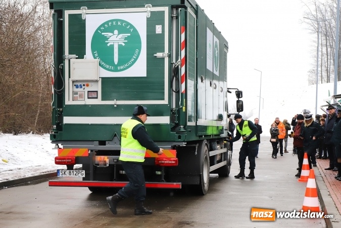 Zdjęcie w galerii na portalu naszwodzislaw.com: Na śląskich drogach pojawił się zielony TRANSFORMERS wiadomości z regionu