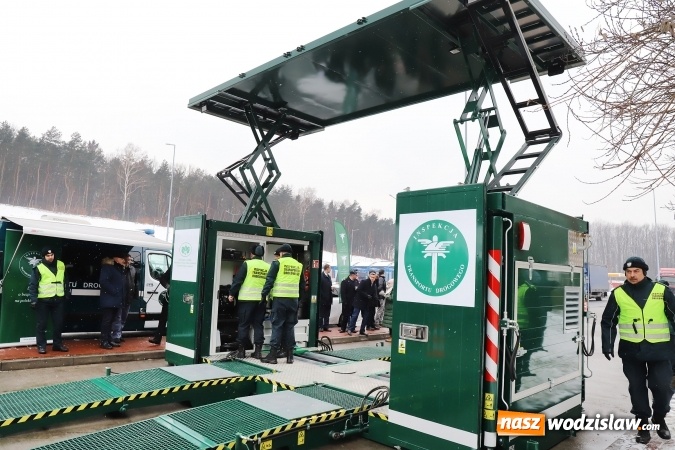 Zdjęcie w galerii na portalu naszwodzislaw.com: Na śląskich drogach pojawił się zielony TRANSFORMERS wiadomości z regionu