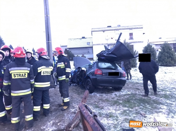 Zdjęcie w galerii na portalu naszwodzislaw.com: Pięć osób w szpitalu po wypadku audi z powiatu wodzisławskiego. Młodzi ludzie wracali z imprezy urodzinowej  wiadomości z regionu