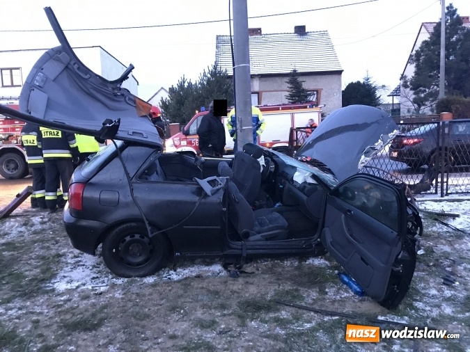Zdjęcie w galerii na portalu naszwodzislaw.com: Pięć osób w szpitalu po wypadku audi z powiatu wodzisławskiego. Młodzi ludzie wracali z imprezy urodzinowej  wiadomości z regionu