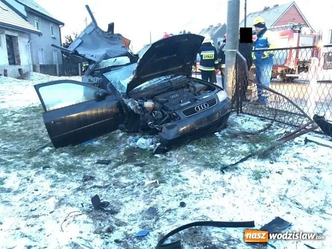 Zdjęcie w galerii na portalu naszwodzislaw.com: Pięć osób w szpitalu po wypadku audi z powiatu wodzisławskiego. Młodzi ludzie wracali z imprezy urodzinowej  wiadomości z regionu