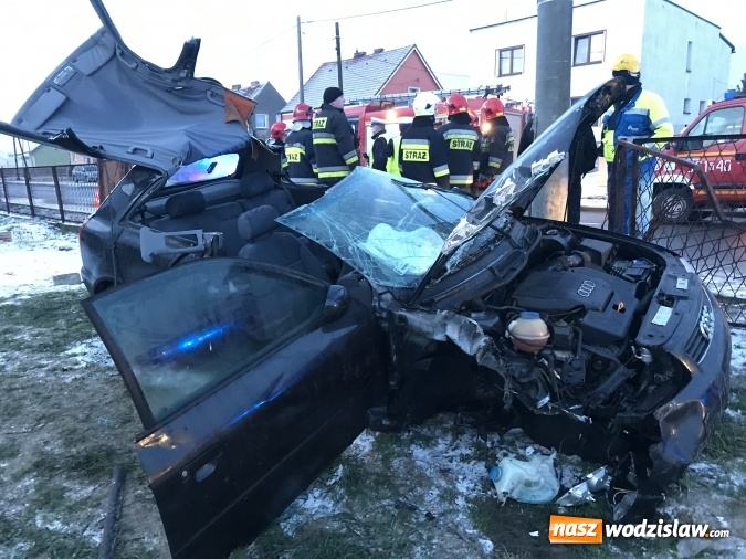 Zdjęcie w galerii na portalu naszwodzislaw.com: Pięć osób w szpitalu po wypadku audi z powiatu wodzisławskiego. Młodzi ludzie wracali z imprezy urodzinowej  wiadomości z regionu