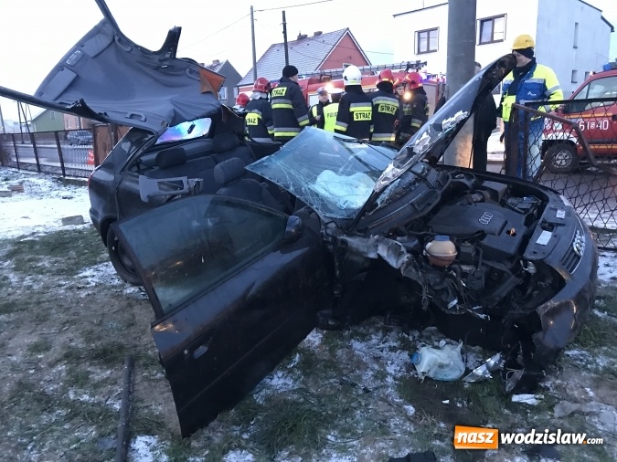 Zdjęcie w galerii na portalu naszwodzislaw.com: Pięć osób w szpitalu po wypadku audi z powiatu wodzisławskiego. Młodzi ludzie wracali z imprezy urodzinowej  wiadomości z regionu