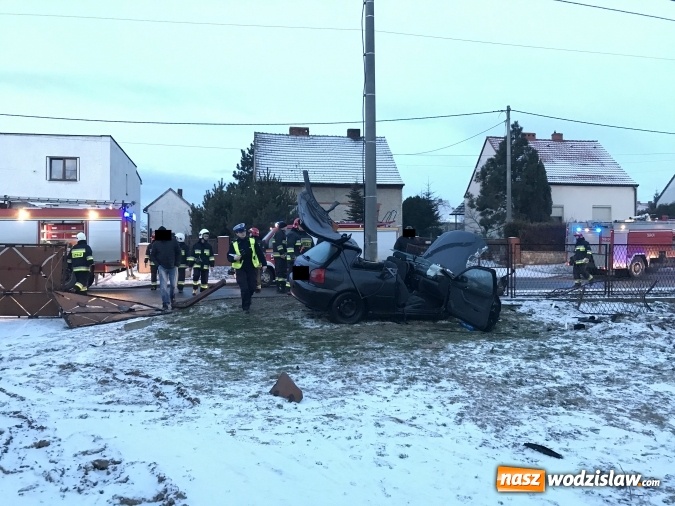 Zdjęcie w galerii na portalu naszwodzislaw.com: Pięć osób w szpitalu po wypadku audi z powiatu wodzisławskiego. Młodzi ludzie wracali z imprezy urodzinowej  wiadomości z regionu