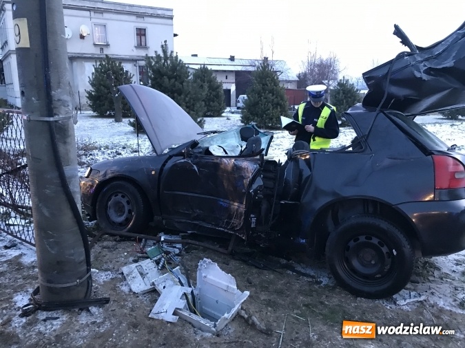 Zdjęcie w galerii na portalu naszwodzislaw.com: Pięć osób w szpitalu po wypadku audi z powiatu wodzisławskiego. Młodzi ludzie wracali z imprezy urodzinowej  wiadomości z regionu