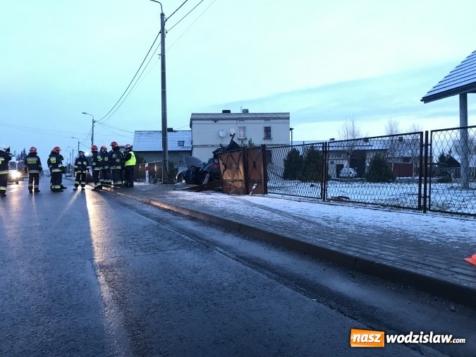 Zdjęcie w galerii na portalu naszwodzislaw.com: Pięć osób w szpitalu po wypadku audi z powiatu wodzisławskiego. Młodzi ludzie wracali z imprezy urodzinowej  wiadomości z regionu