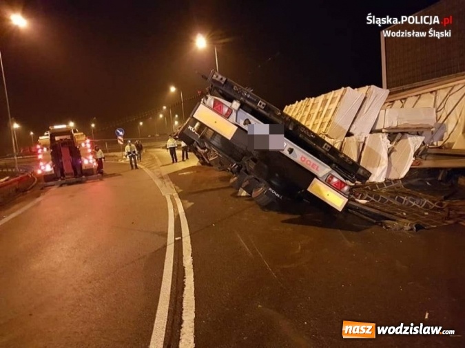 Zdjęcie w galerii na portalu naszwodzislaw.com: Zdarzenie drogowe w Mszanie. Jego sprawca był kompletnie pijany! wiadomości z regionu