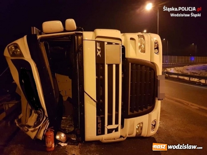 Zdjęcie w galerii na portalu naszwodzislaw.com: Zdarzenie drogowe w Mszanie. Jego sprawca był kompletnie pijany! wiadomości z regionu