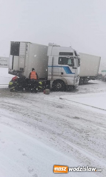 Zdjęcie w galerii na portalu naszwodzislaw.com: Znów spadł śnieg. Wodzisławska policja apeluje o ostrożność wiadomości z regionu
