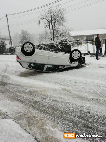 Zdjęcie w galerii na portalu naszwodzislaw.com: Znów spadł śnieg. Wodzisławska policja apeluje o ostrożność wiadomości z regionu