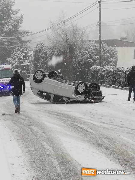 Zdjęcie w galerii na portalu naszwodzislaw.com: Znów spadł śnieg. Wodzisławska policja apeluje o ostrożność wiadomości z regionu