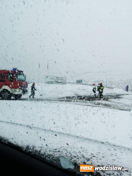 Zdjęcie w galerii na portalu naszwodzislaw.com: Znów spadł śnieg. Wodzisławska policja apeluje o ostrożność wiadomości z regionu