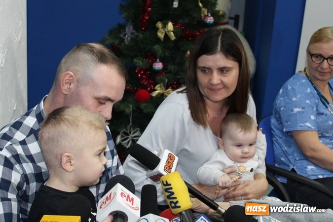 Zdjęcie w galerii na portalu naszwodzislaw.com: Wzruszająca historia. Trzyletni Mikołaj, uratowany z płonącego auta, wrócił do domu wiadomości z regionu