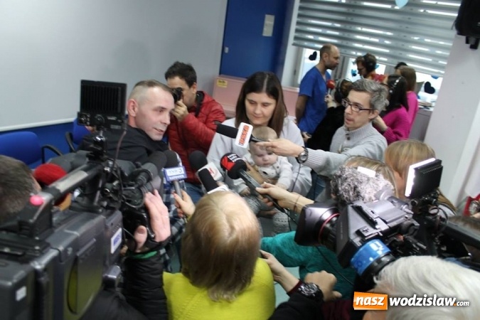 Zdjęcie w galerii na portalu naszwodzislaw.com: Wzruszająca historia. Trzyletni Mikołaj, uratowany z płonącego auta, wrócił do domu wiadomości z regionu
