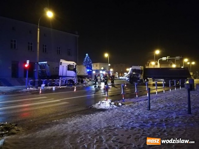 Zdjęcie w galerii na portalu naszwodzislaw.com: Poranne zderzenie dwóch ciężarówek w Rydułtowach wiadomości z regionu