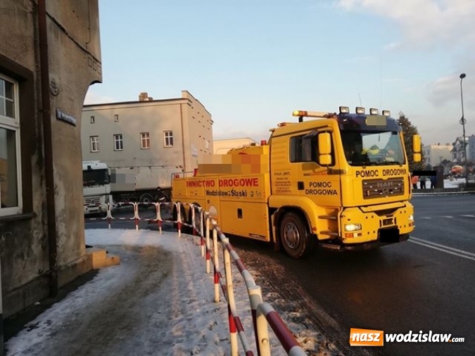 Zdjęcie w galerii na portalu naszwodzislaw.com: Poranne zderzenie dwóch ciężarówek w Rydułtowach wiadomości z regionu