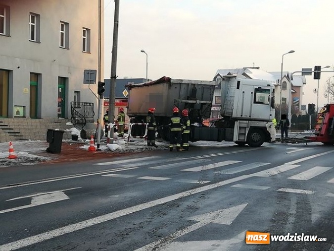 Zdjęcie w galerii na portalu naszwodzislaw.com: Poranne zderzenie dwóch ciężarówek w Rydułtowach wiadomości z regionu