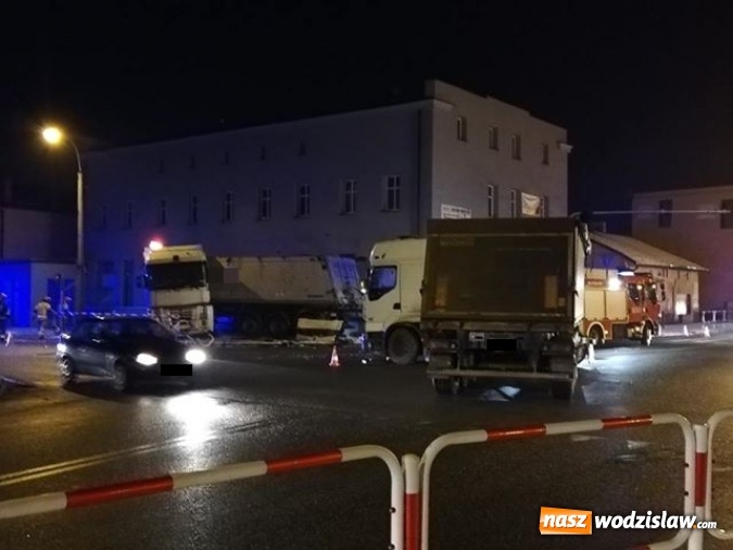 Zdjęcie w galerii na portalu naszwodzislaw.com: Poranne zderzenie dwóch ciężarówek w Rydułtowach wiadomości z regionu