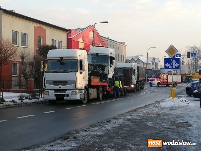 Zdjęcie w galerii na portalu naszwodzislaw.com: Poranne zderzenie dwóch ciężarówek w Rydułtowach wiadomości z regionu
