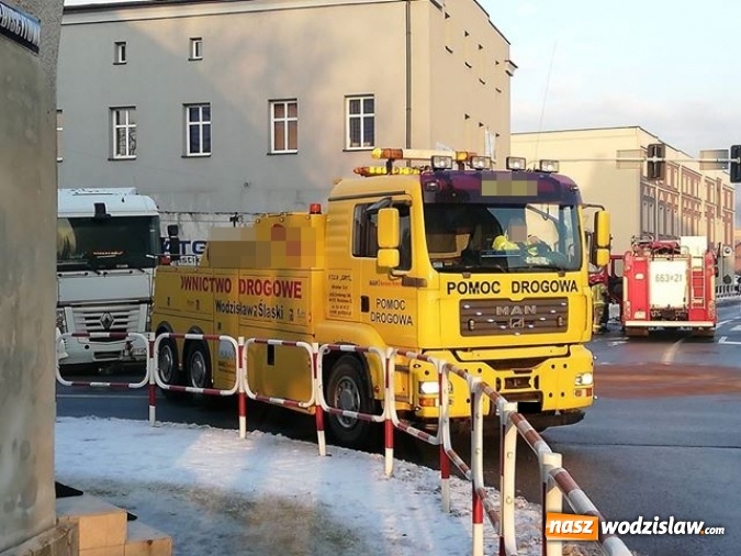 Zdjęcie w galerii na portalu naszwodzislaw.com: Poranne zderzenie dwóch ciężarówek w Rydułtowach wiadomości z regionu