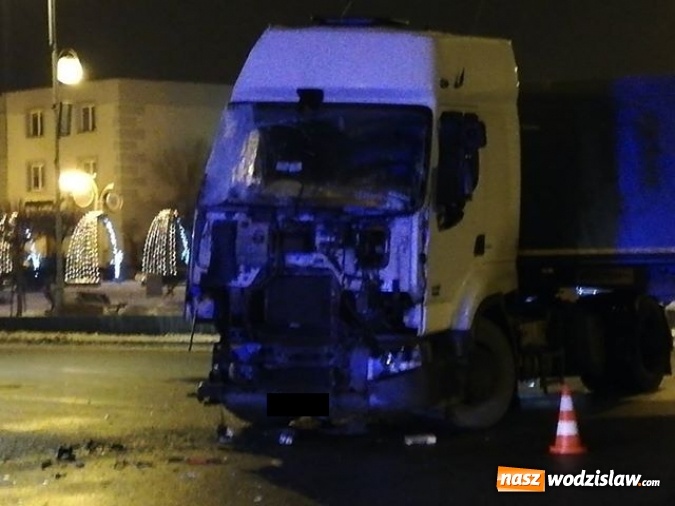 Zdjęcie w galerii na portalu naszwodzislaw.com: Poranne zderzenie dwóch ciężarówek w Rydułtowach wiadomości z regionu