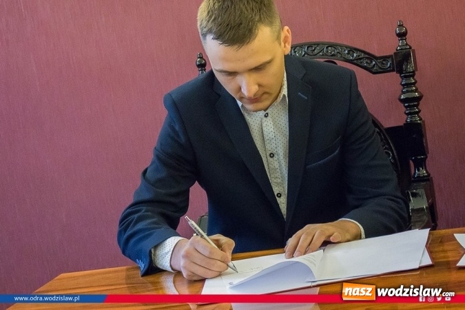 Zdjęcie w galerii na portalu naszwodzislaw.com: Wodzisławska Odra z umową o współpracy z Levante UD wiadomości z regionu