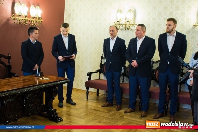 Zdjęcie w galerii na portalu naszwodzislaw.com: Wodzisławska Odra z umową o współpracy z Levante UD wiadomości z regionu