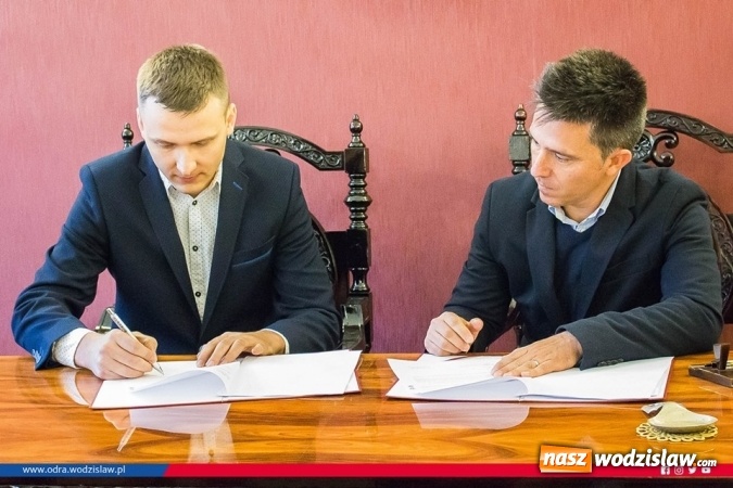 Zdjęcie w galerii na portalu naszwodzislaw.com: Wodzisławska Odra z umową o współpracy z Levante UD wiadomości z regionu