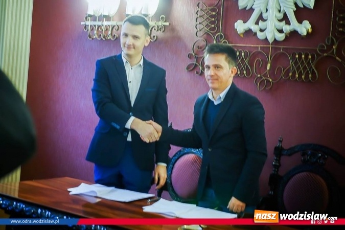 Zdjęcie w galerii na portalu naszwodzislaw.com: Wodzisławska Odra z umową o współpracy z Levante UD wiadomości z regionu