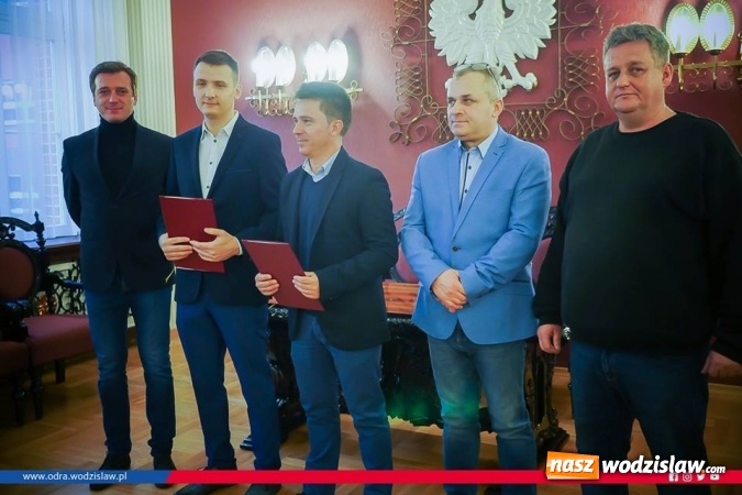 Zdjęcie w galerii na portalu naszwodzislaw.com: Wodzisławska Odra z umową o współpracy z Levante UD wiadomości z regionu