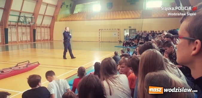 Zdjęcie w galerii na portalu naszwodzislaw.com: Dyskusja z policjantami na temat bezpieczeństwa w czasie ferii wiadomości z regionu