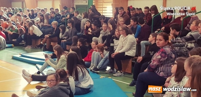 Zdjęcie w galerii na portalu naszwodzislaw.com: Dyskusja z policjantami na temat bezpieczeństwa w czasie ferii wiadomości z regionu