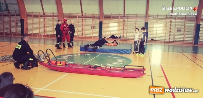 Zdjęcie w galerii na portalu naszwodzislaw.com: Dyskusja z policjantami na temat bezpieczeństwa w czasie ferii wiadomości z regionu