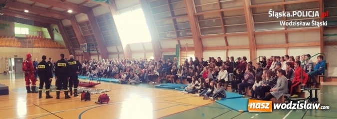 Zdjęcie w galerii na portalu naszwodzislaw.com: Dyskusja z policjantami na temat bezpieczeństwa w czasie ferii wiadomości z regionu