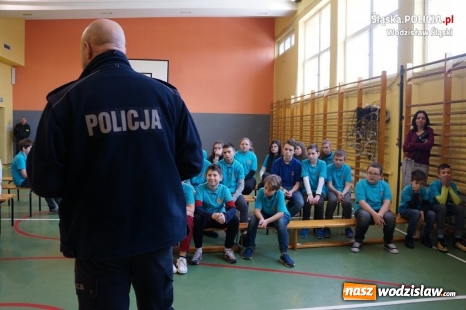 Zdjęcie w galerii na portalu naszwodzislaw.com: Policjanci i strażacy wspólnie o bezpieczeństwie przed feriami wiadomości z regionu