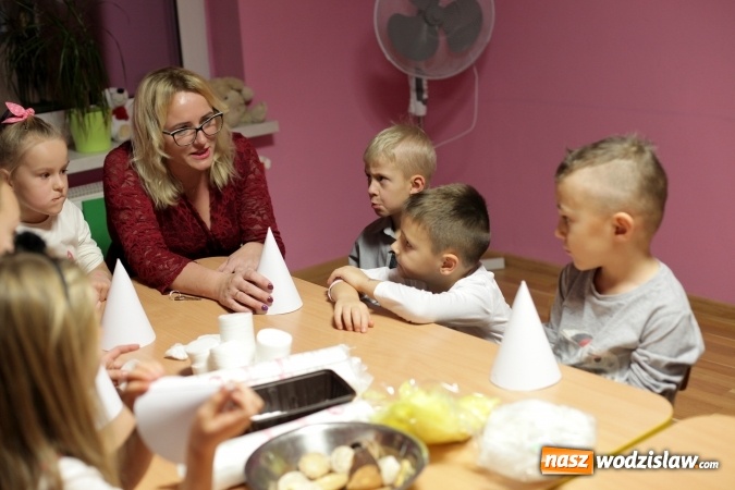 Zdjęcie w galerii na portalu naszwodzislaw.com: Warsztaty bożonarodzeniowe w wodzisławskim Bursztynku wiadomości z regionu