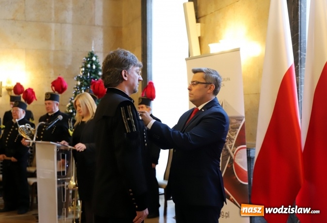 Zdjęcie w galerii na portalu naszwodzislaw.com: Pracownicy PGG odznaczeni za długoletnią służbę wiadomości z regionu