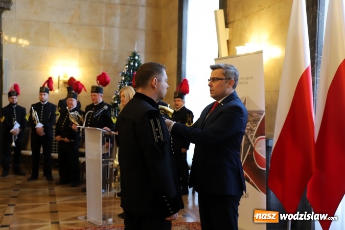 Zdjęcie w galerii na portalu naszwodzislaw.com: Pracownicy PGG odznaczeni za długoletnią służbę wiadomości z regionu