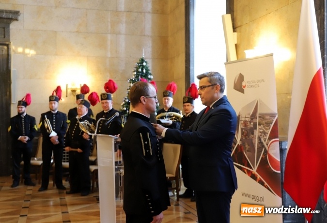 Zdjęcie w galerii na portalu naszwodzislaw.com: Pracownicy PGG odznaczeni za długoletnią służbę wiadomości z regionu
